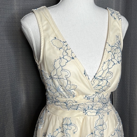 LULU’S CREAM & BLUE LAYERED V NECK SUNDRESS SMALL New - Picture 6 of 12